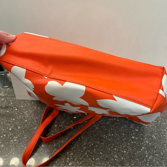 Kenneth Cole Reaction Shoulder Tote - Picture 7 of 11